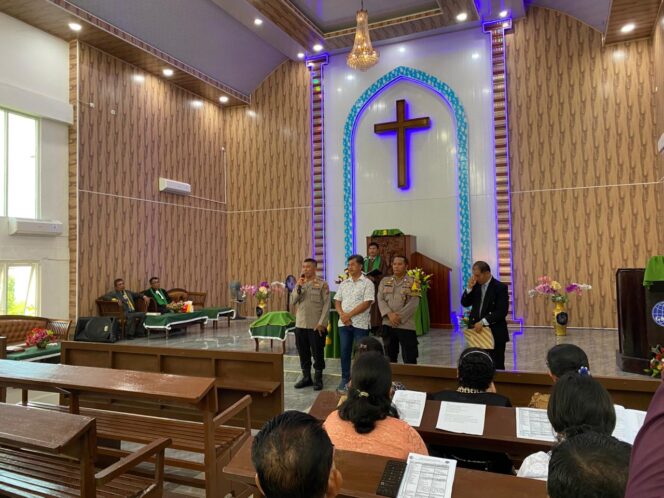 
					Berikan Pesan Kamtibmas, Polres Sibolga Kunjungi Gereja GKPI Sibolga, Dalam Rangka Minggu Kasih