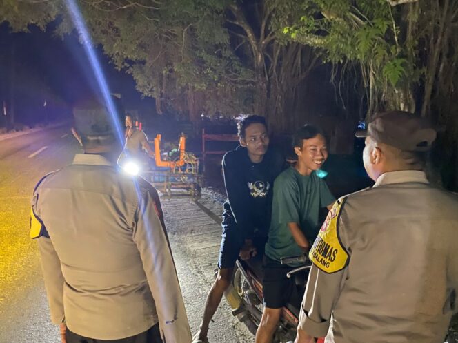 
					Personel Polsek Padang Tualang Patroli Malam Antisipasi Kejahatan Jalanan di jalan besar Padang Tualang dan jalan batang Serangan