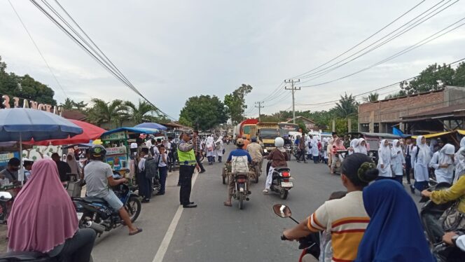 
					Polres Langkat Hadir di Setiap Pagi: Sat Lantas Kawal Kelancaran Aktivitas Masyarakat dan Pelajar