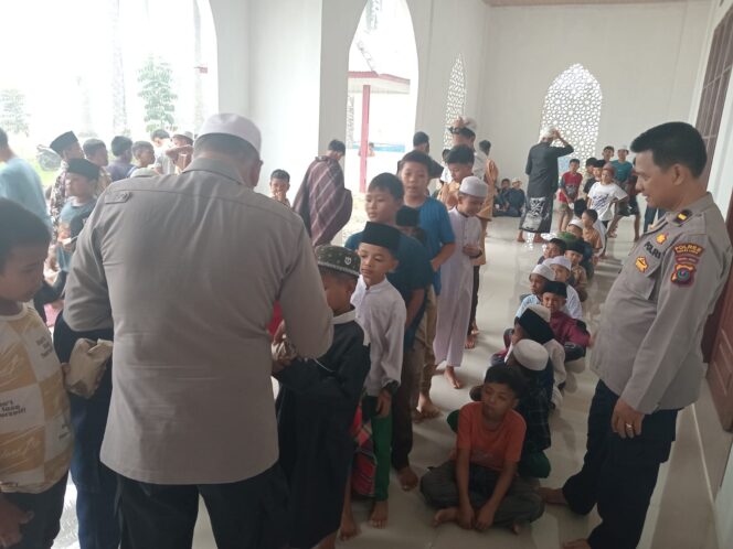 
					Polres Padang Lawas Gelar “Jumat Curhat, dan Jumat Berkah” Bersama Jamaah Masjid Al-Amanah