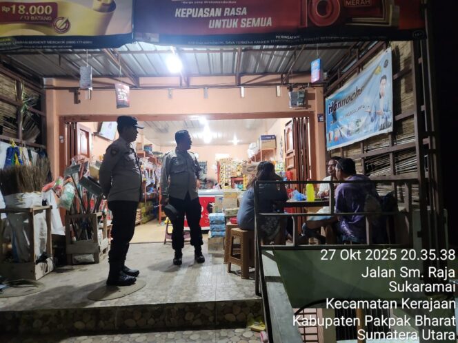 
					Polsek Salak Dan Polsek Sukaramai Jaga Kamtibmas Lakukan Patroli Dialogis/Tatap Muka Dengan Masyarakat