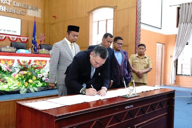 
					DPRD Pakpak Bharat Gelar Paripurna Tandatangani KUA dan PPAS R-APBD 2026