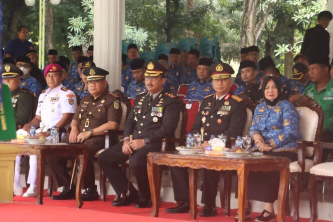 
					Kapolres Langkat Hadiri Upacara Peringatan Hari Pahlawan Ke-80, Momentum Meneladani Semangat Juang dan Pengabdian para Pahlawan 