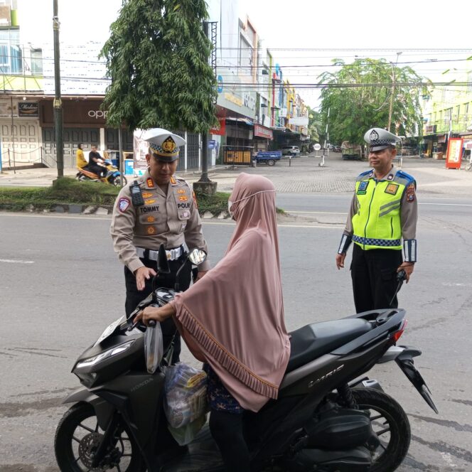 
					Polres Langkat Sosialisasikan Operasi Zebra Toba 2025 — Kapolres: “Edukasi dan Penegakan Hukum Harus Sejalan Demi Keselamatan Publik”