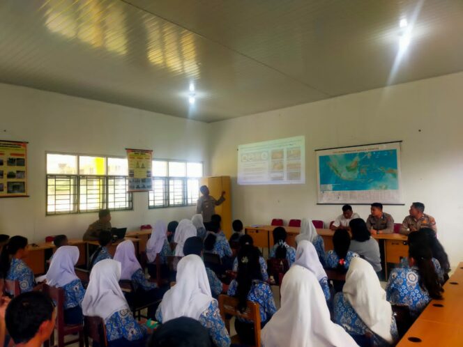 
					Bag SDM Polres Pakpak Bharat Kunjungi SMP Negeri 1 Pergetteng getteng Sengkut Sosialisasikan SMA Kemala Taruna Bhayangkara