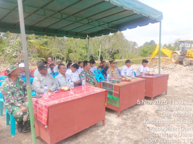 
					Kapolsek Sukaramai Dan Bhabinkamtibmas Hadiri Peletakan Batu Pertama Koperasi Merah Putih