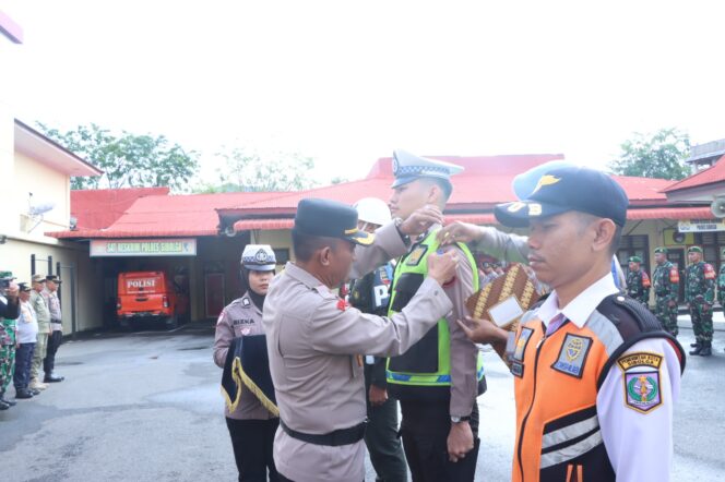 
					Dalam Rangka Ops Zebra Toba 2025, Polres Sibolga Laksanakan Upacara Apel Gelar Pasukan