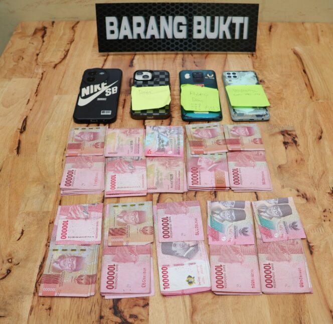 
					Sat Reskrim Polres Langkat Berhasil Ungkap Kasus Pemerasan, Kapolres Tegaskan Tidak Ada Ruang bagi Pelaku Intimidasi