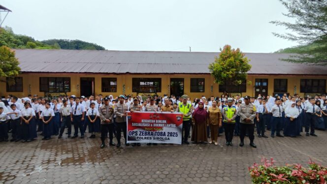 
					Polres Sibolga Gelar “Police Goes To School” di SMPN 6 Sibolga, Berikan Bimbingan Tertib Lalu Lintas, Anti Tawuran dan Penyalahgunaan Narkotika
