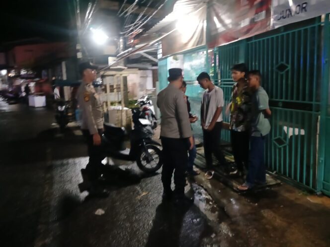 
					Kapolsek Sibolga Sambas, Laksanakan Patroli Dialogis, Cegah Aksi Tawuran Remaja