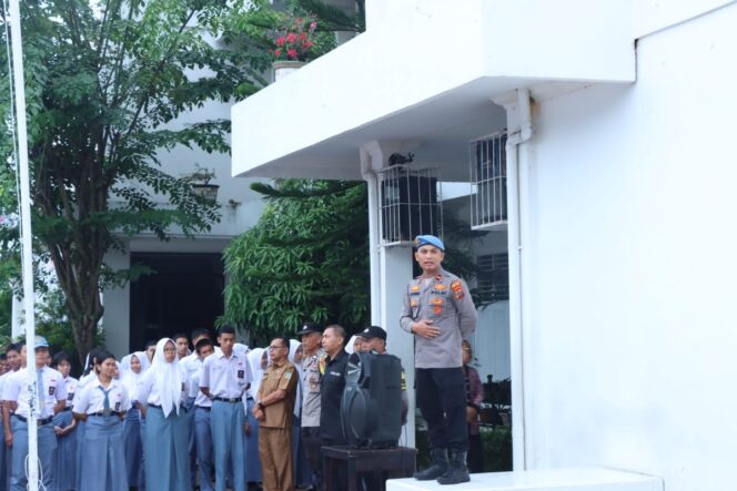 
					Polres Sibolga Laksanakan Police Goes To School, Antisipasi Tawuran, Unras, Kenakalan Remaja dan Penyalahgunaan Narkotika Kepada Pelajar