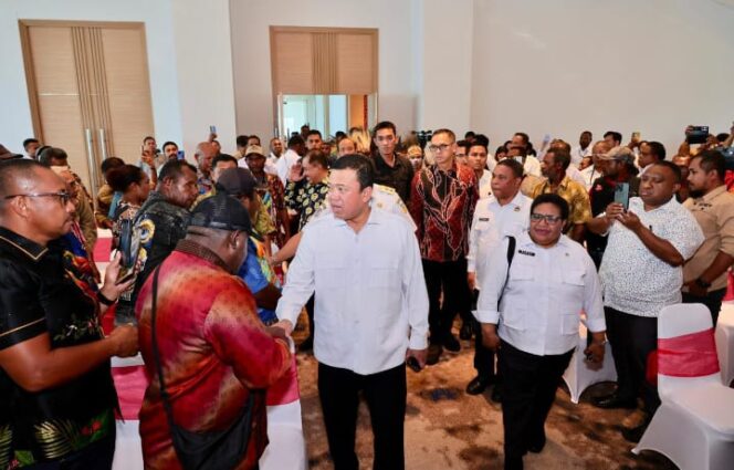 
					Menteri Nusron: Masyarakat Adat Papua Tidak Boleh Hanya Jadi Penonton Perkembangan Ekonomi
