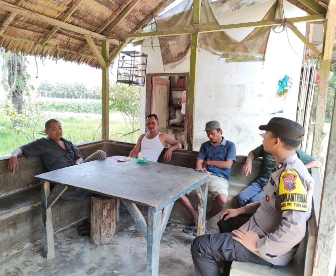 
					Memasuki Musim Hujan, Bhabinkamtibmas Desa Buluh Telang Himbau Warga Waspada Bencana Alam
