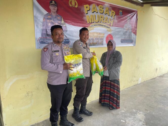 
					Pelayanan Polres Pakpak Bharat dan Jajarannya Humanis Beras SPHP Laris Manis