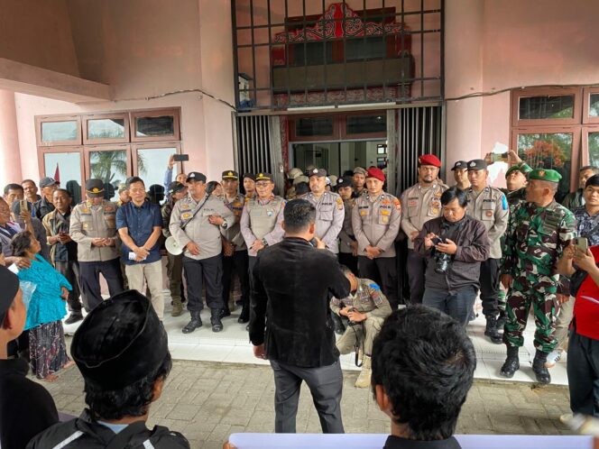 
					Polres Pakpak Bharat di Bantu Kodim 0206/Dairi, BKO Polres Dairi Dan Satpol PP Terapkan Pengamanan Unras Yang Humanis