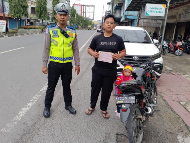 
					Polres Langkat Gencarkan Sosialisasi Operasi Zebra Toba 2025