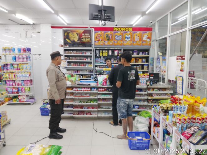 
					Sambangi Masyarakat Polres Pakpak Bharat Ajak Masyarakat Jaga Kamtibmas Dan Laporkan Ke 110