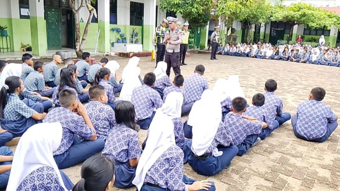
					Sat Lantas Polres Sibolga Laksanakan Kegiatan BINLUH “Police Goes To School” di SMP Negeri 3 Sibolga