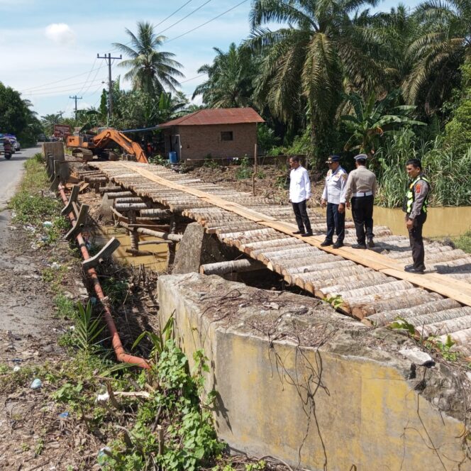 
					Sat Lantas Polres Langkat Bersama Instansi Terkait Tinjau Infrastruktur Wisata Tangkahan
