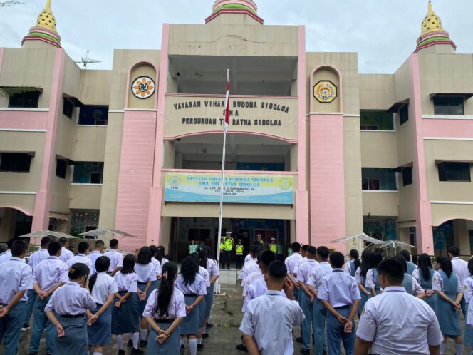 
					Polres Sibolga Gelar Program Police Goes To School Di SMA Swasta Tri Ratna Sibolga