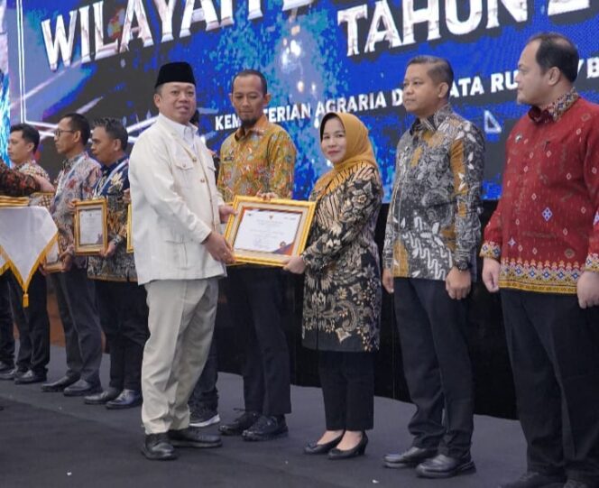 
					24 Satker ATR/BPN Terima Predikat WBK, Menteri Nusron Beri Apresiasi dan Imbau untuk Jaga Kualitas Layanan