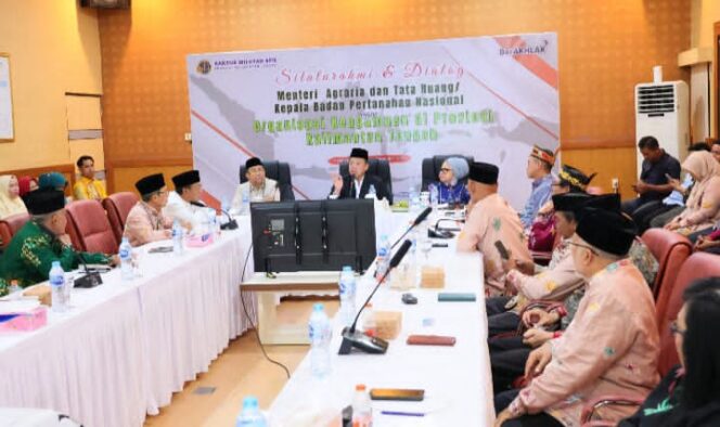 
					Percepat Sertipikasi Tanah Wakaf di Kalteng, Menteri Nusron: Jangan Sampai Rumah Tuhan Tidak Terurus