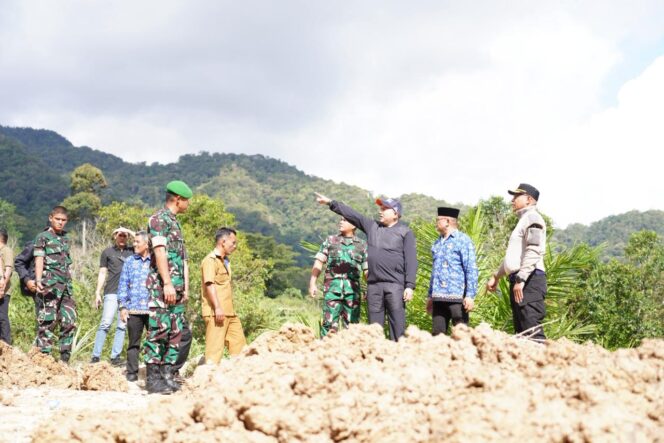 
					Bupati Pakpakbharat Tinjau Lokasi Longsor di Desa Semerpara