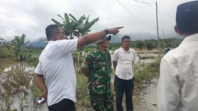 
					Camat Panyabungan Utara Bersama Kades Tinjau Banjir Baringin Jaya dan Rumbio