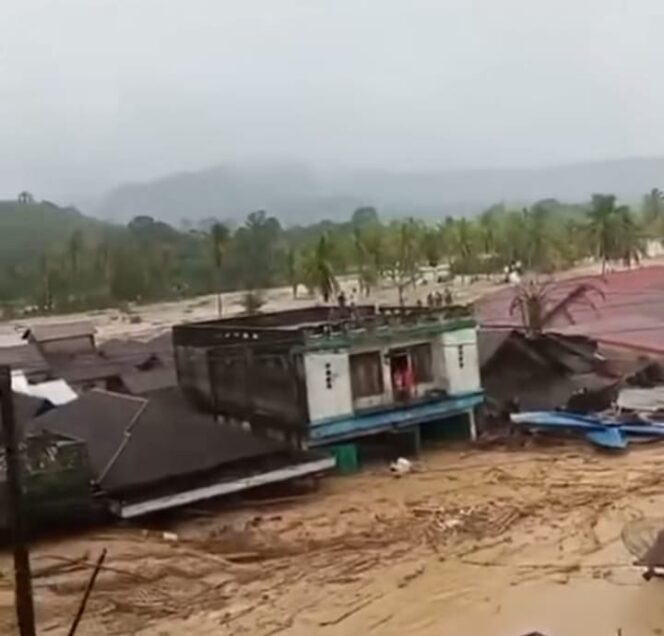 
					Catatan Bencana di Tapsel: 8 Tewas, 11 Kecamatan Terisolasi, Ribuan Warga Kehilangan Tempat Tinggal