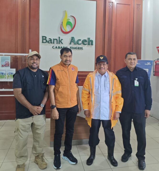 
					Dirut Bank Aceh Tinjau Kantor Bank Aceh Cabang Singkil, Pastikan Layanan Keuangan Aman