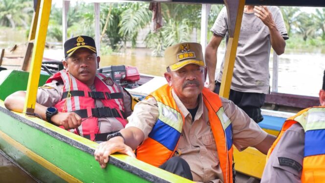 
					Dua Hari di Pantai Barat, Bupati Saipullah Bersama Kapolres Pastikan Logistik bagi Korban Banjir Tepat Sasaran