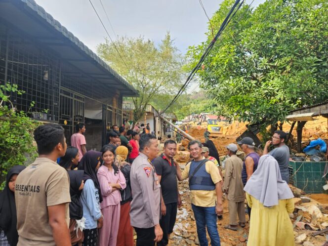 
					Korban Banjir di Sibolga: 44 Orang Tewas, Ratusan Rumah Hancur
