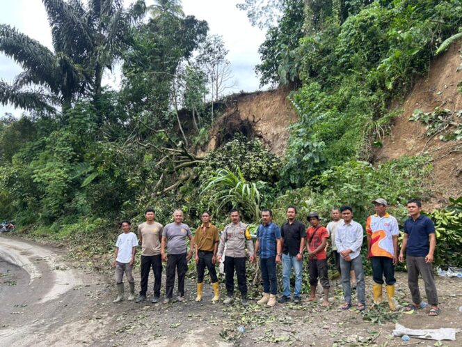
					Personil Polres Pakpak Bharat Dan Jajaran Stay Di Lokasi Terdampak Bencana Longsor Antisipasi Rawan Longsor, Kemacetan Dan Pungli