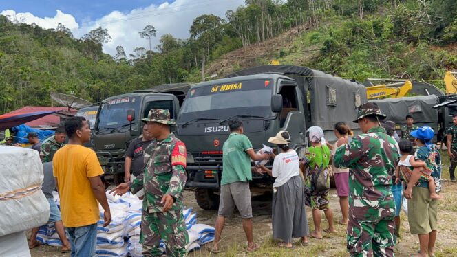 
					Satgas Gulbencal Kodam I/BB Drop Logistik ke Tiga Lokasi Terdampak di Kabupaten Tapanuli Tengah