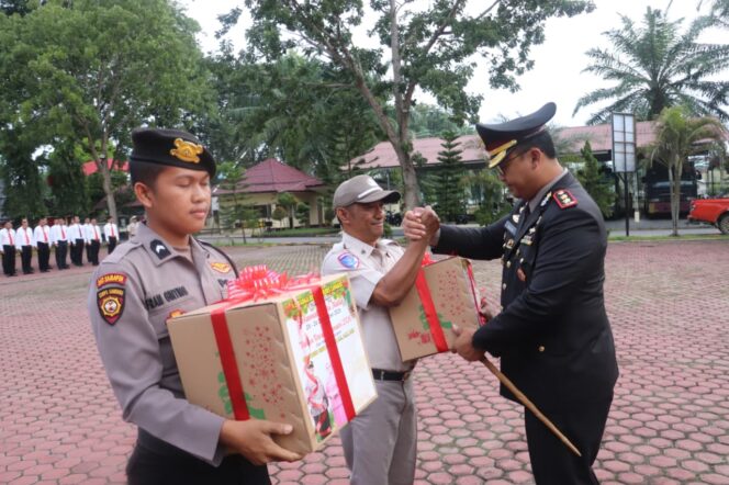 
					Upacara Peringatan Hari Bela Negara ke-77 dan Penyerahan Paket Natal Tahun 2025 Polres Langkat