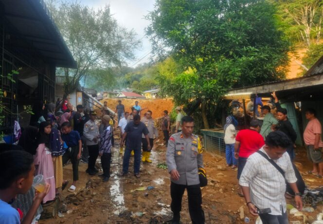 
					Update Penanganan Bencana Longsor di Kota Sibolga Memasuki Hari Ke-9, Polres Sibolga Laksanakan Pendataan