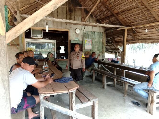 
					Bhabinkamtibmas Polsek Stabat Perkuat Kedekatan dengan Warga Desa Gergas