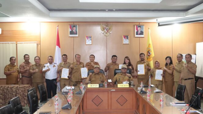 
					Bupati Dairi Pimpin Serah Terima Jabatan Pimpinan Tinggi Pratama