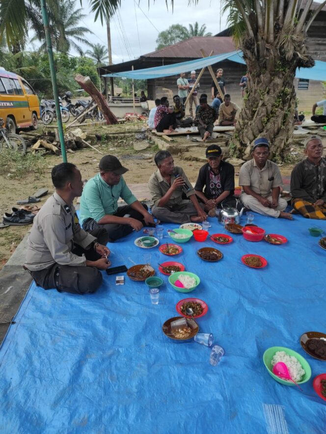 
					Acara Kenduri Kampung Tampa Kehadiran kades warga bertanya tanya