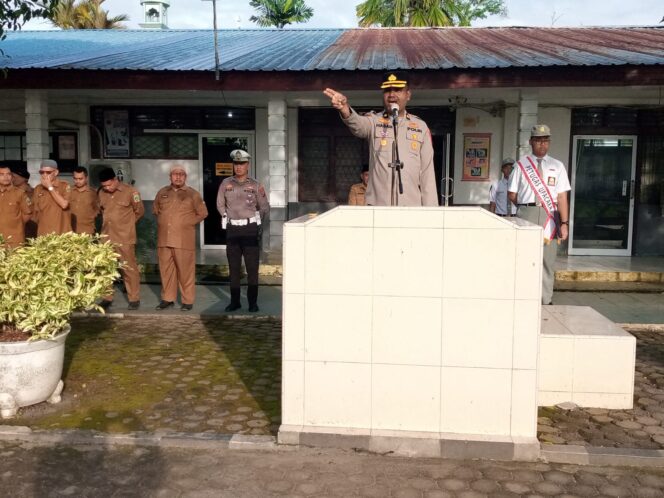 
					Kabag SDM Polres Langkat Jadi Pembina Upacara di SMA Negeri 1 Stabat, Kapolres Tegaskan Program Pembinaan Pelajar Dilaksanakan hingga Polsek Jajaran