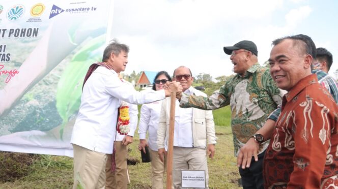 
					Penanaman Sejuta Pohon Aren Bersama Utusan Khusus Presiden Bidang Energi dan Iklim