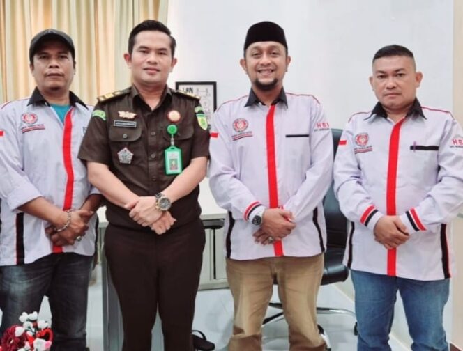 
					Sekretaris PWI Kawal Berkas Pengunduran Diri Dua Oknum Guru P3K PW SD Negeri 336 Sinunukan V