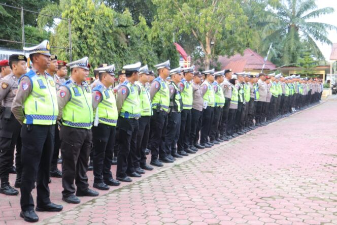 
					Kapolres Langkat Berikan Arahan Tegas dan Humanis Saat Apel Pam Lalin Malam Tahun Baru