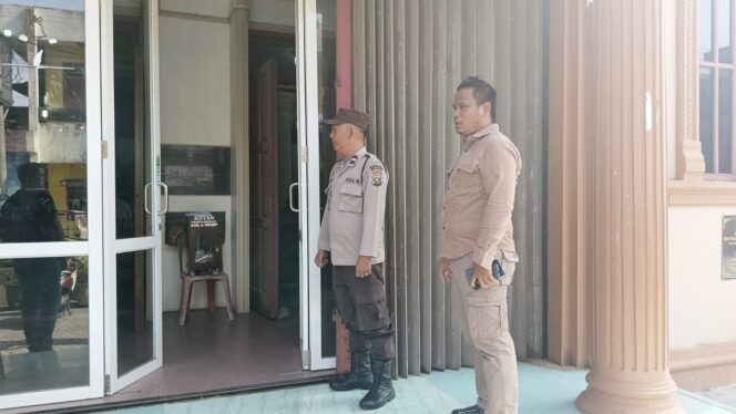 
					Polsek Pangkalan Brandan Laksanakan Pengamanan Ibadah Umat Kristen, Polres Langkat Pastikan Seluruh Wilayah Aman dan Kondusif