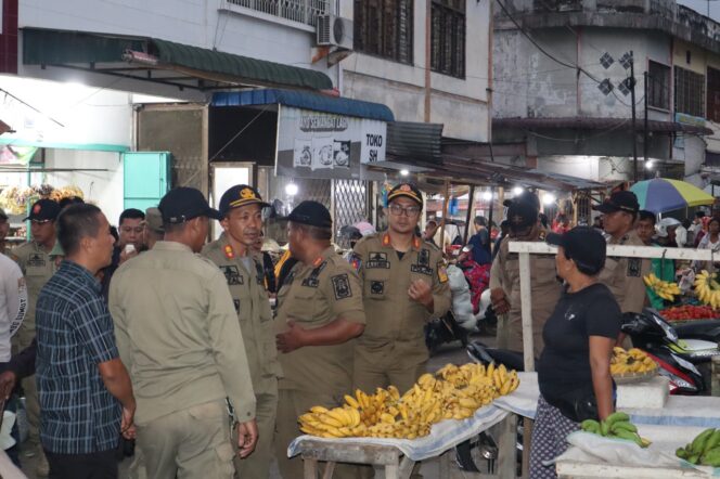 
					SEKDAKO TEBING TINGGI IMBAU PEDAGANG TEMPATI KIOS REVITALISASI PASAR INPRES