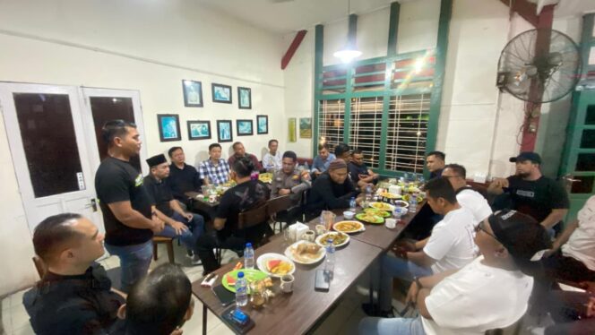
					Angkatan 2004 Gel II (ZED-STP) Polresta Pekanbaru Laksanakan Buka Puasa Bersama dan Penetapan Ketua Baru