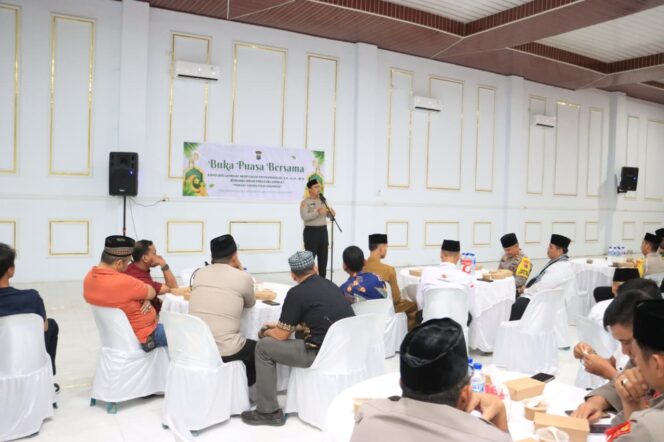 
					Kapolres Langkat Buka Puasa Bersama Insan Media dan LSM, Perkuat Sinergi Jaga Kondusivitas