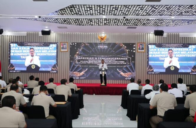
					Buktikan Komitmen dalam Memperbaiki Layanan, Satker Kementerian ATR/BPN Meraih 1 Predikat WBBM dan 31 Predikat WTAB