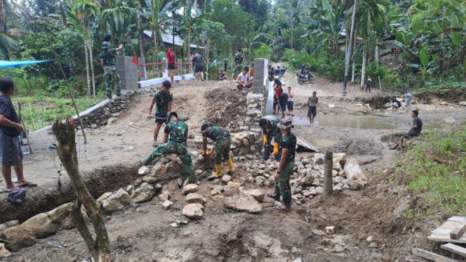 
					Kodim 0213/Nias dan Yon TP 903/Baluseda Tuntaskan Pembangunan Jembatan Aramco di Sihareo III