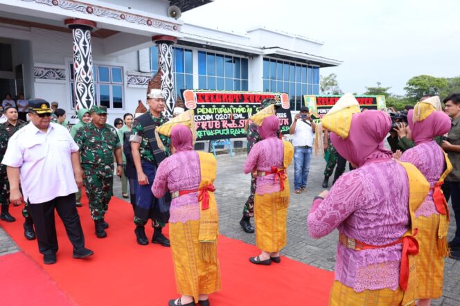 
					Pangdam I/BB Tutup TMMD Ke-127 TA 2026 di Simalungun